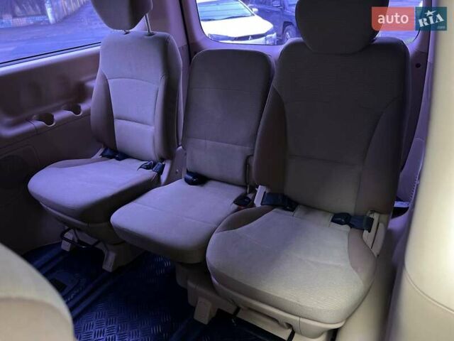 Белый Хендай H-1, объемом двигателя 2.5 л и пробегом 235 тыс. км за 10900 $, фото 13 на Automoto.ua