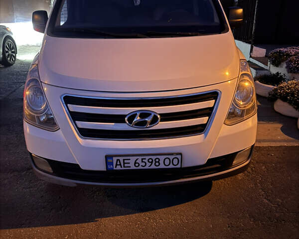 Белый Хендай H-1, объемом двигателя 2.5 л и пробегом 330 тыс. км за 14000 $, фото 11 на Automoto.ua