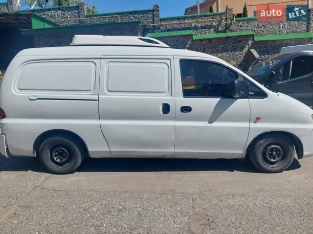 Білий Хендай H-1, об'ємом двигуна 2.48 л та пробігом 326 тис. км за 4500 $, фото 5 на Automoto.ua