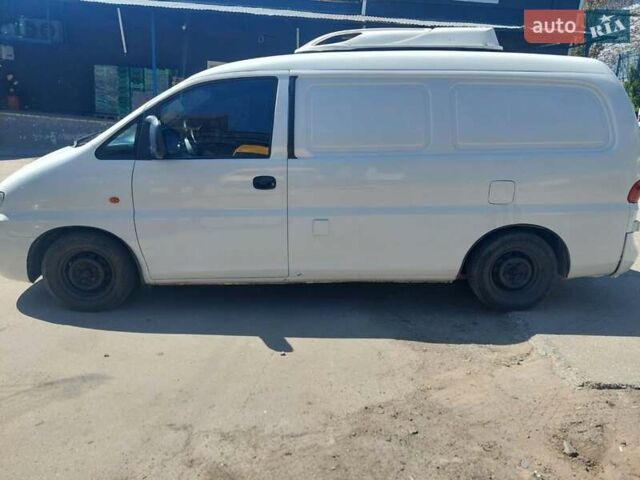 Білий Хендай H-1, об'ємом двигуна 2.48 л та пробігом 326 тис. км за 4500 $, фото 10 на Automoto.ua