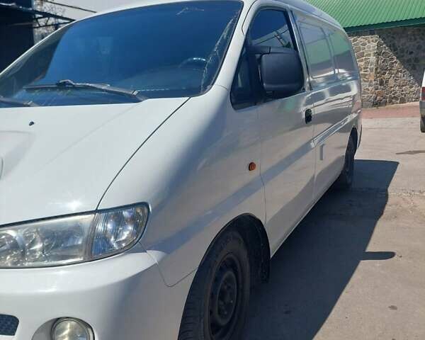 Білий Хендай H-1, об'ємом двигуна 2.48 л та пробігом 326 тис. км за 4500 $, фото 9 на Automoto.ua