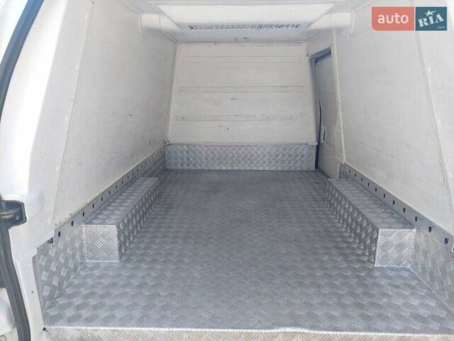 Білий Хендай H-1, об'ємом двигуна 2.48 л та пробігом 326 тис. км за 4500 $, фото 16 на Automoto.ua