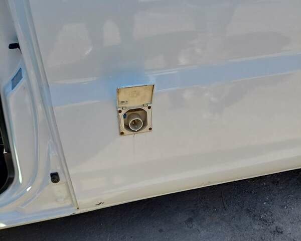 Білий Хендай H-1, об'ємом двигуна 2.48 л та пробігом 326 тис. км за 4500 $, фото 11 на Automoto.ua