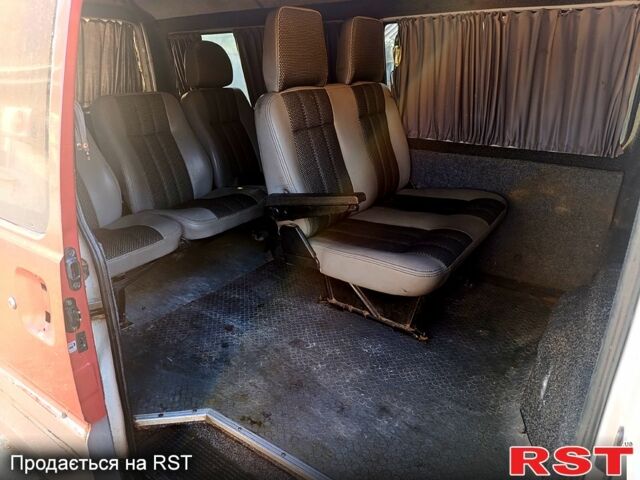 Белый Хендай H-1, объемом двигателя 2.5 л и пробегом 235 тыс. км за 2000 $, фото 7 на Automoto.ua