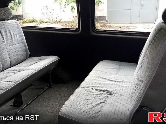 Белый Хендай H-1, объемом двигателя 2.5 л и пробегом 235 тыс. км за 4100 $, фото 9 на Automoto.ua