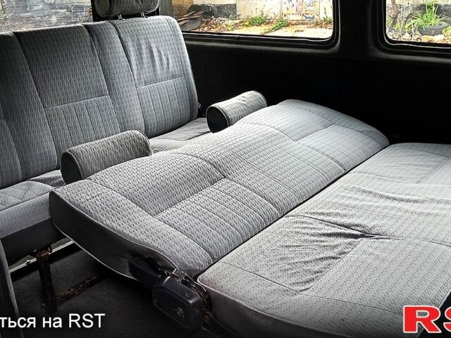 Белый Хендай H-1, объемом двигателя 2.5 л и пробегом 235 тыс. км за 4100 $, фото 11 на Automoto.ua
