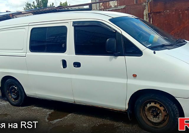 Белый Хендай H-1, объемом двигателя 2.5 л и пробегом 300 тыс. км за 4300 $, фото 2 на Automoto.ua