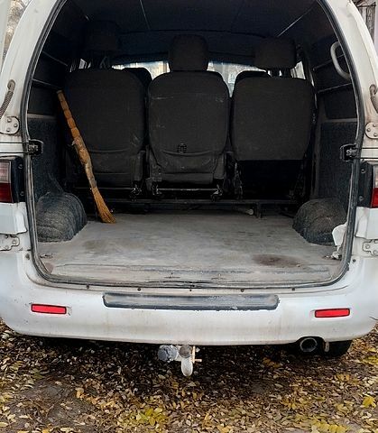 Белый Хендай H-1, объемом двигателя 2.5 л и пробегом 262 тыс. км за 2000 $, фото 8 на Automoto.ua