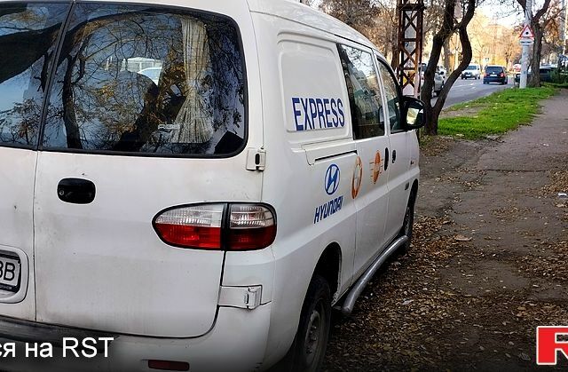 Белый Хендай H-1, объемом двигателя 2.5 л и пробегом 262 тыс. км за 2000 $, фото 6 на Automoto.ua