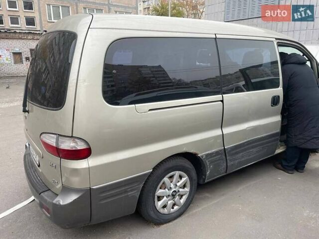 Бежевый Хендай H-1, объемом двигателя 2.48 л и пробегом 260 тыс. км за 4700 $, фото 2 на Automoto.ua