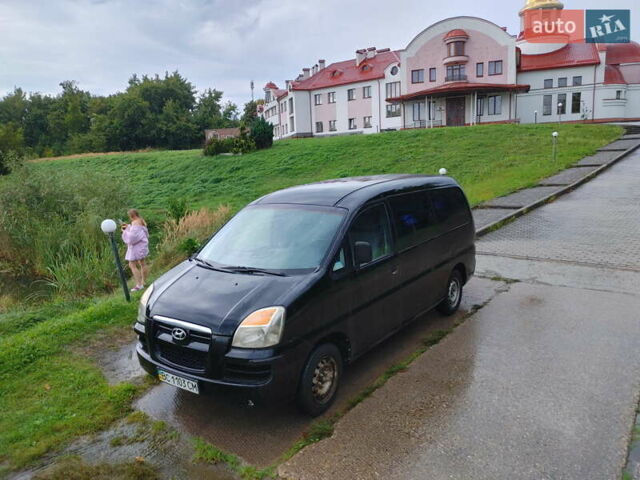 Черный Хендай H-1, объемом двигателя 2.47 л и пробегом 280 тыс. км за 8500 $, фото 4 на Automoto.ua