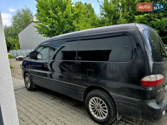 Черный Хендай H-1, объемом двигателя 2.4 л и пробегом 255 тыс. км за 8200 $, фото 6 на Automoto.ua