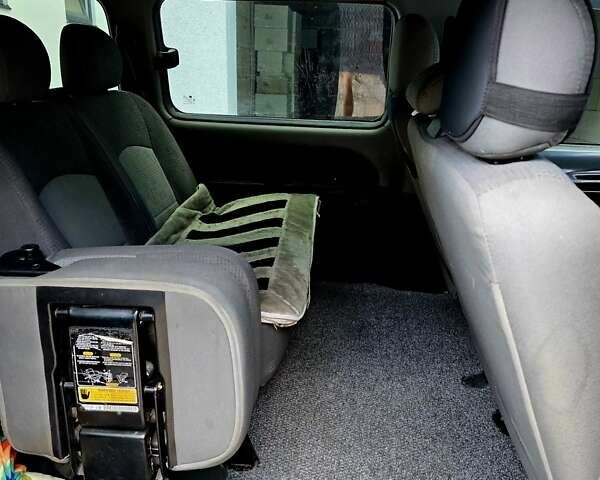 Черный Хендай H-1, объемом двигателя 2.4 л и пробегом 255 тыс. км за 8200 $, фото 4 на Automoto.ua