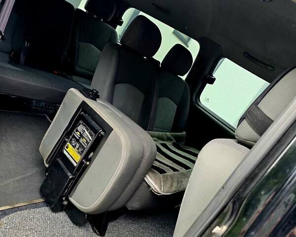 Черный Хендай H-1, объемом двигателя 2.4 л и пробегом 255 тыс. км за 8200 $, фото 5 на Automoto.ua