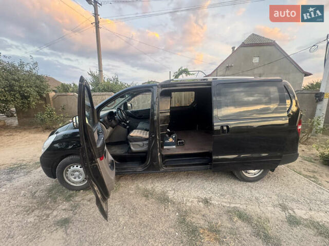 Черный Хендай H-1, объемом двигателя 2.5 л и пробегом 300 тыс. км за 8400 $, фото 14 на Automoto.ua