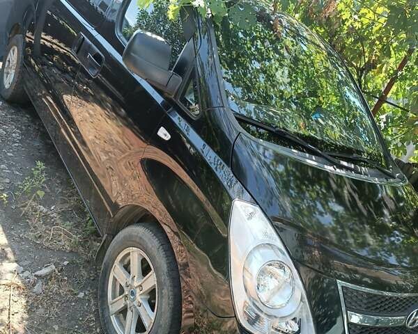 Черный Хендай H-1, объемом двигателя 2.5 л и пробегом 293 тыс. км за 9999 $, фото 6 на Automoto.ua