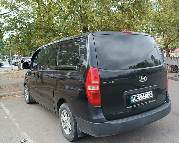 Черный Хендай H-1, объемом двигателя 2.5 л и пробегом 293 тыс. км за 9999 $, фото 5 на Automoto.ua