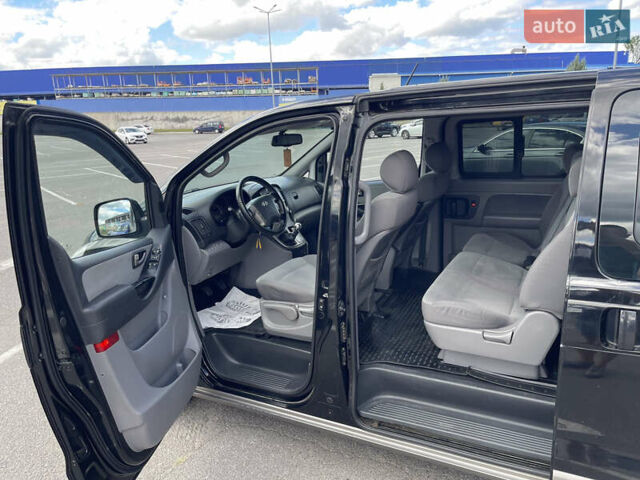 Черный Хендай H-1, объемом двигателя 2.5 л и пробегом 220 тыс. км за 14900 $, фото 10 на Automoto.ua
