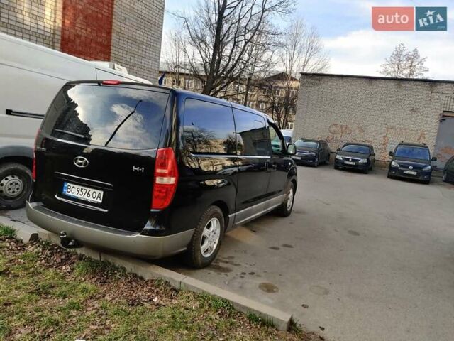 Черный Хендай H-1, объемом двигателя 2.5 л и пробегом 229 тыс. км за 11700 $, фото 5 на Automoto.ua
