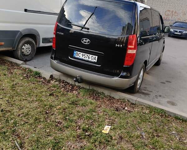 Черный Хендай H-1, объемом двигателя 2.5 л и пробегом 229 тыс. км за 11700 $, фото 2 на Automoto.ua