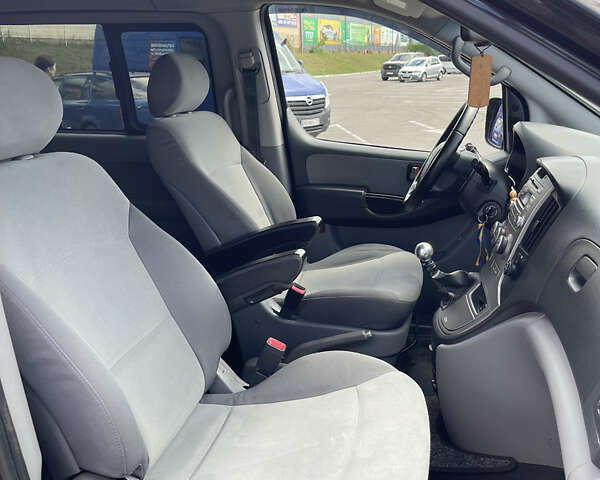 Черный Хендай H-1, объемом двигателя 2.5 л и пробегом 220 тыс. км за 14900 $, фото 15 на Automoto.ua