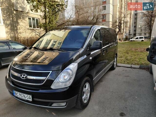Черный Хендай H-1, объемом двигателя 2.5 л и пробегом 229 тыс. км за 11700 $, фото 1 на Automoto.ua
