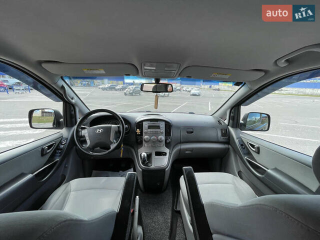 Черный Хендай H-1, объемом двигателя 2.5 л и пробегом 220 тыс. км за 14900 $, фото 12 на Automoto.ua