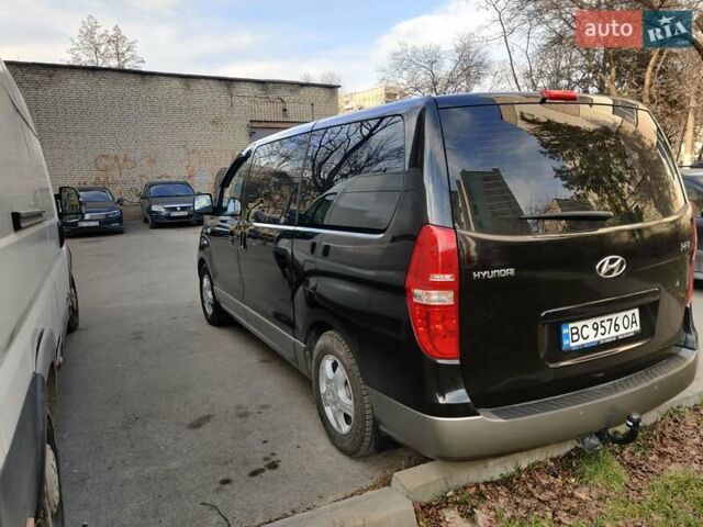 Черный Хендай H-1, объемом двигателя 2.5 л и пробегом 229 тыс. км за 11700 $, фото 4 на Automoto.ua