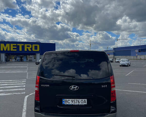 Черный Хендай H-1, объемом двигателя 2.5 л и пробегом 220 тыс. км за 14900 $, фото 4 на Automoto.ua
