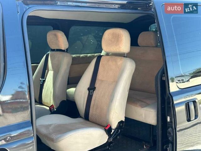 Черный Хендай H-1, объемом двигателя 2.5 л и пробегом 136 тыс. км за 11700 $, фото 14 на Automoto.ua