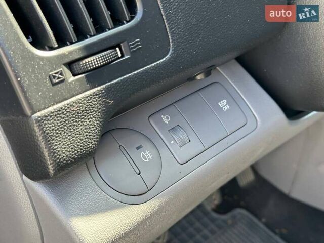 Черный Хендай H-1, объемом двигателя 2.5 л и пробегом 136 тыс. км за 11700 $, фото 22 на Automoto.ua