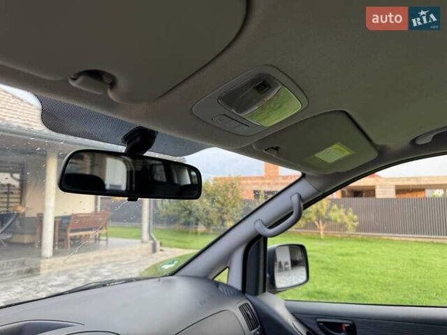 Черный Хендай H-1, объемом двигателя 2.5 л и пробегом 239 тыс. км за 12700 $, фото 22 на Automoto.ua