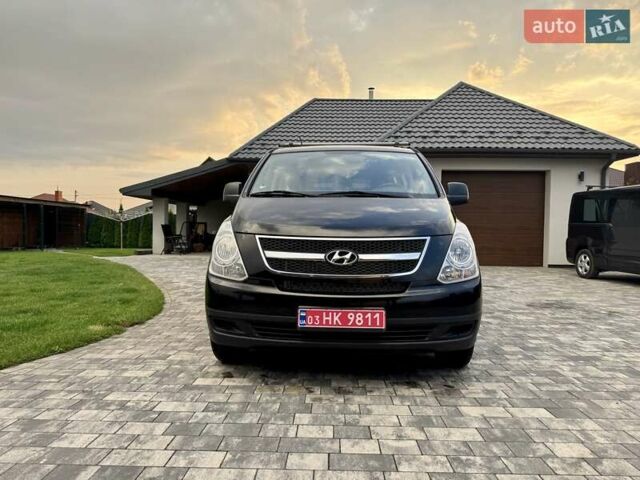 Черный Хендай H-1, объемом двигателя 2.5 л и пробегом 239 тыс. км за 12900 $, фото 2 на Automoto.ua
