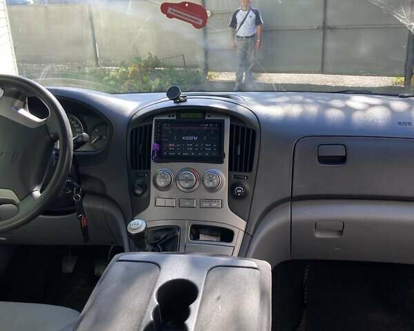 Хендай H-1 2011 в Броварах на Automoto.ua Черный Хендай H-1, объемом двигателя 2.5 л и пробегом 277 тыс. км за 11000 $, фото 7 на Automoto.ua