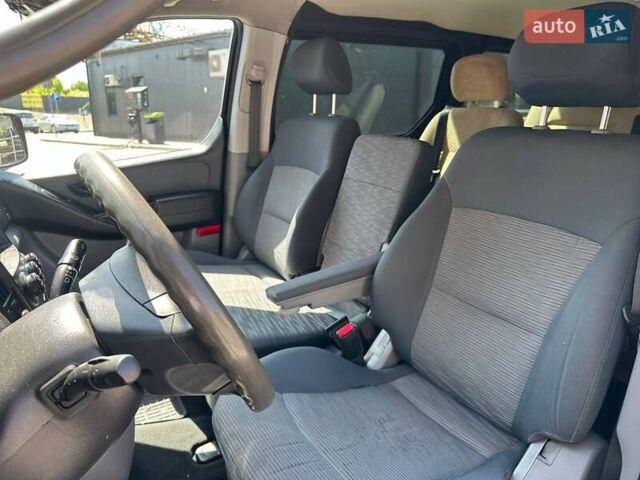 Черный Хендай H-1, объемом двигателя 2.5 л и пробегом 136 тыс. км за 11999 $, фото 20 на Automoto.ua