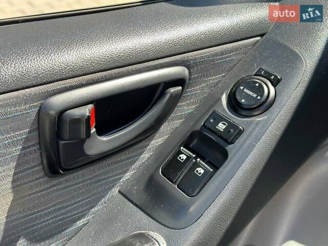 Черный Хендай H-1, объемом двигателя 2.5 л и пробегом 136 тыс. км за 11999 $, фото 21 на Automoto.ua