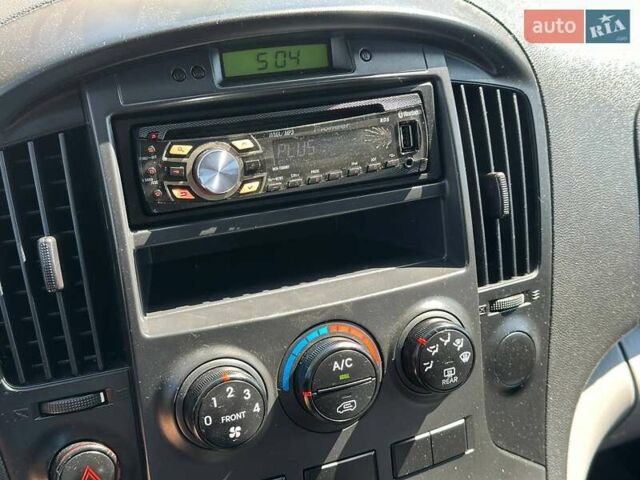 Черный Хендай H-1, объемом двигателя 2.5 л и пробегом 136 тыс. км за 11700 $, фото 24 на Automoto.ua