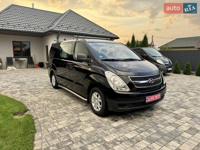 Черный Хендай H-1, объемом двигателя 2.5 л и пробегом 239 тыс. км за 12900 $, фото 4 на Automoto.ua