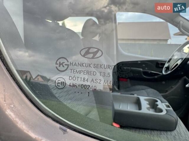 Черный Хендай H-1, объемом двигателя 2.5 л и пробегом 239 тыс. км за 12700 $, фото 42 на Automoto.ua