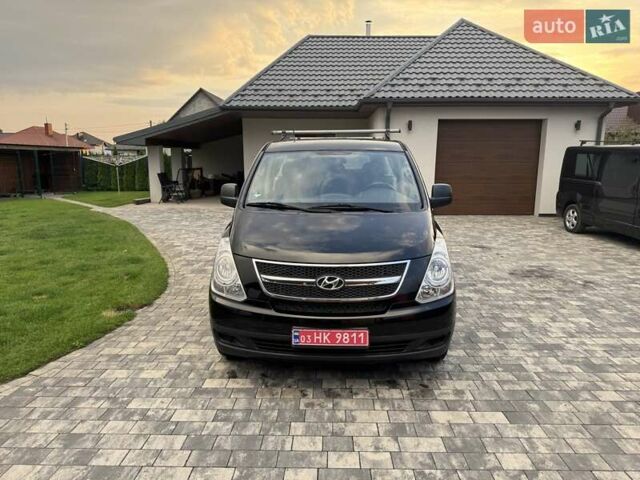 Черный Хендай H-1, объемом двигателя 2.5 л и пробегом 239 тыс. км за 12900 $, фото 3 на Automoto.ua