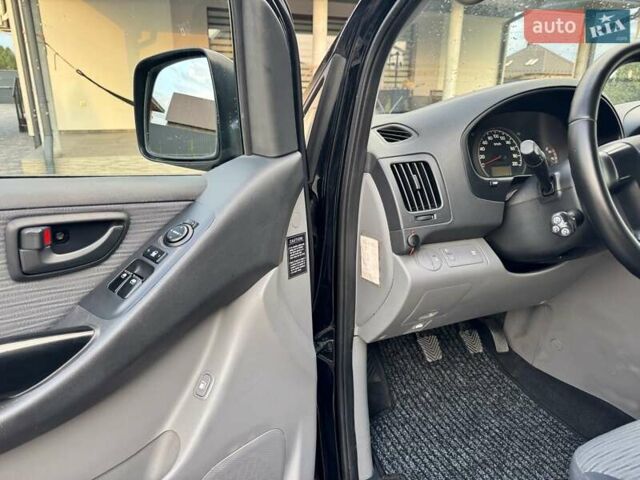 Черный Хендай H-1, объемом двигателя 2.5 л и пробегом 239 тыс. км за 12450 $, фото 15 на Automoto.ua
