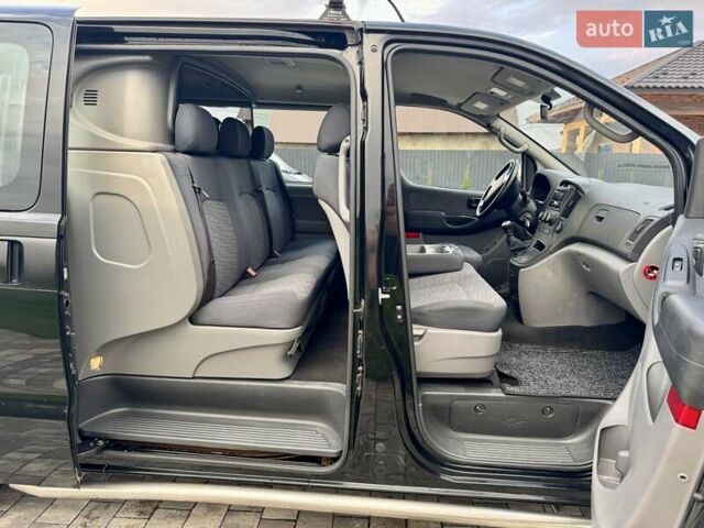 Черный Хендай H-1, объемом двигателя 2.5 л и пробегом 239 тыс. км за 12450 $, фото 31 на Automoto.ua