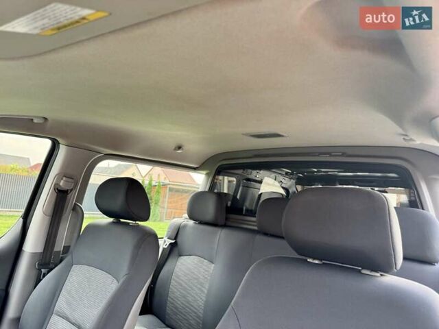 Черный Хендай H-1, объемом двигателя 2.5 л и пробегом 239 тыс. км за 12450 $, фото 24 на Automoto.ua