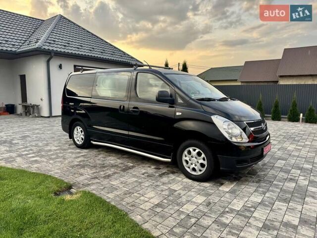 Черный Хендай H-1, объемом двигателя 2.5 л и пробегом 239 тыс. км за 12900 $, фото 5 на Automoto.ua