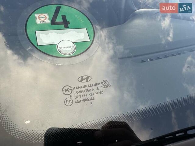 Черный Хендай H-1, объемом двигателя 2.5 л и пробегом 239 тыс. км за 12900 $, фото 43 на Automoto.ua