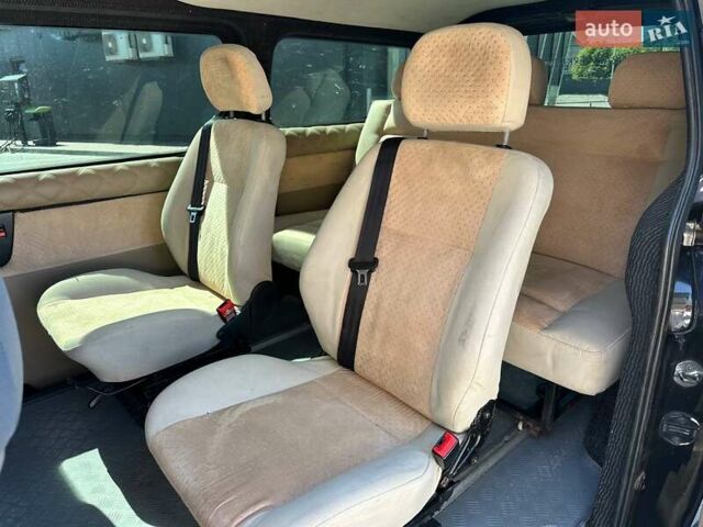 Черный Хендай H-1, объемом двигателя 2.5 л и пробегом 136 тыс. км за 11700 $, фото 16 на Automoto.ua