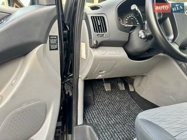 Черный Хендай H-1, объемом двигателя 2.5 л и пробегом 239 тыс. км за 12700 $, фото 26 на Automoto.ua