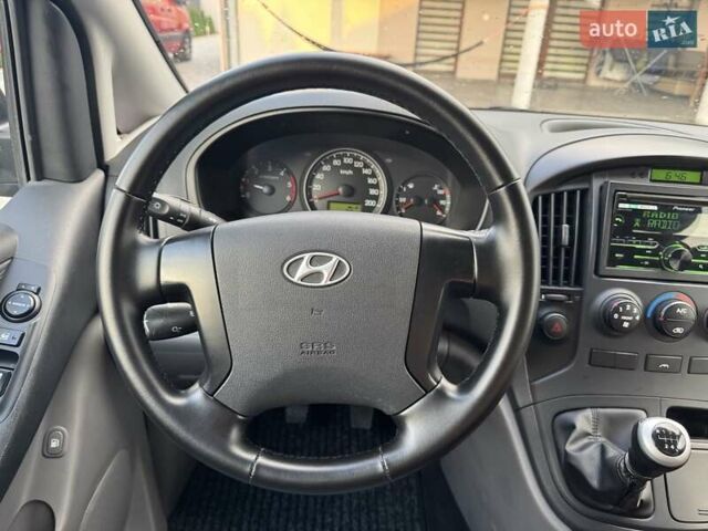 Черный Хендай H-1, объемом двигателя 2.5 л и пробегом 239 тыс. км за 12450 $, фото 17 на Automoto.ua