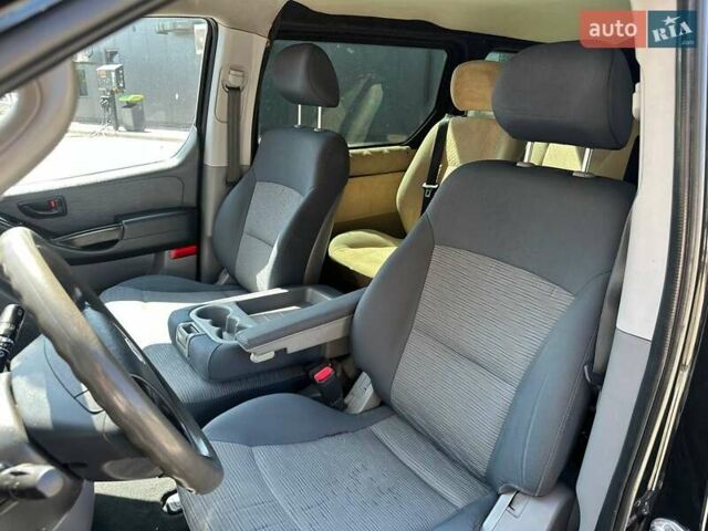 Черный Хендай H-1, объемом двигателя 2.5 л и пробегом 136 тыс. км за 11700 $, фото 19 на Automoto.ua