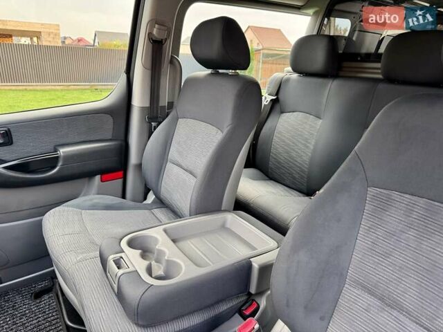 Черный Хендай H-1, объемом двигателя 2.5 л и пробегом 239 тыс. км за 12450 $, фото 23 на Automoto.ua